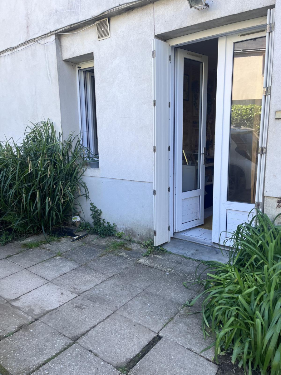 
                                                Location
                                                 Beau studio 29m² arrêt Motte Rouge