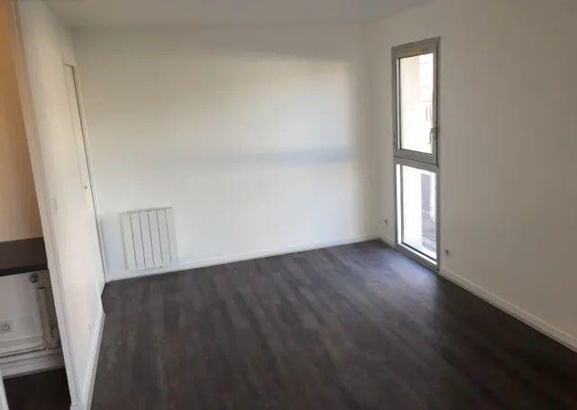 
                                                Location
                                                 Beau studio 29m² en bon état et très calme