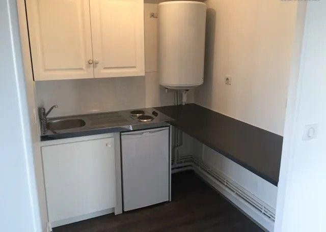 
                                                Location
                                                 Beau studio 29m² en bon état et très calme