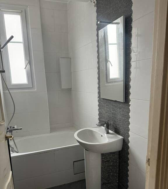 
                                                Location
                                                 Beau studio 30 m² Paris 6E