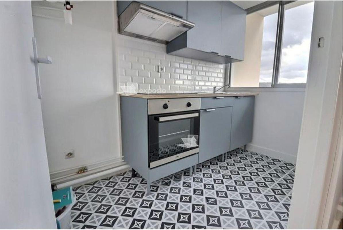 
                                                Location
                                                 Beau studio 30m² avec balcon et parking