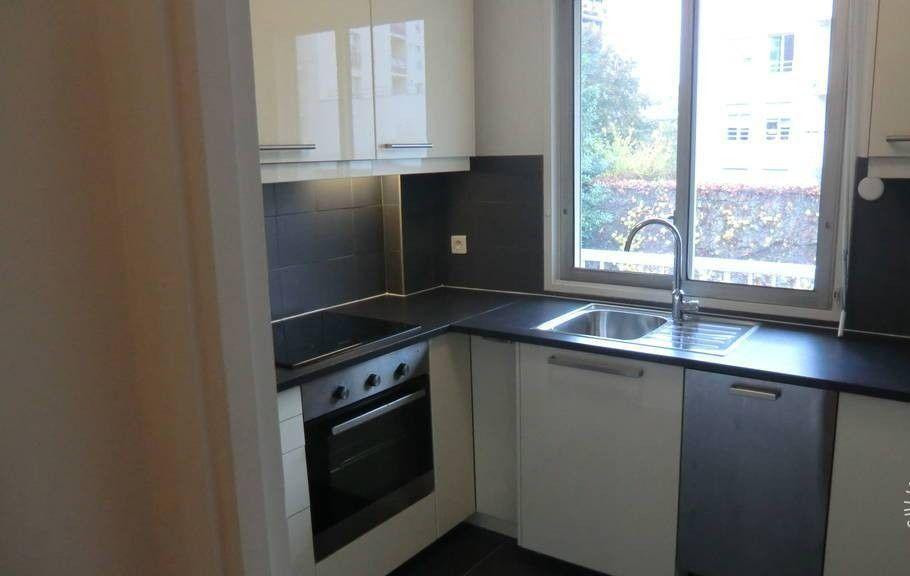 
                                                Location
                                                 Beau studio 30m² avec balcon filant