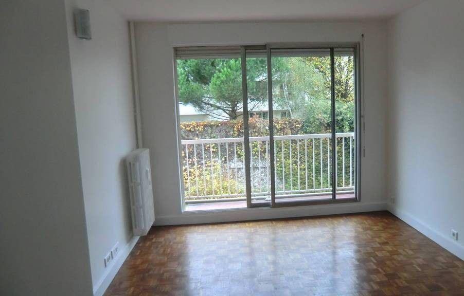 
                                                Location
                                                 Beau studio 30m² avec balcon filant