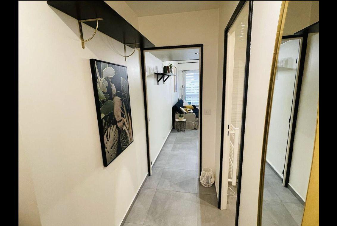 
                                                Location
                                                 Beau studio 30m² meublé avec parking