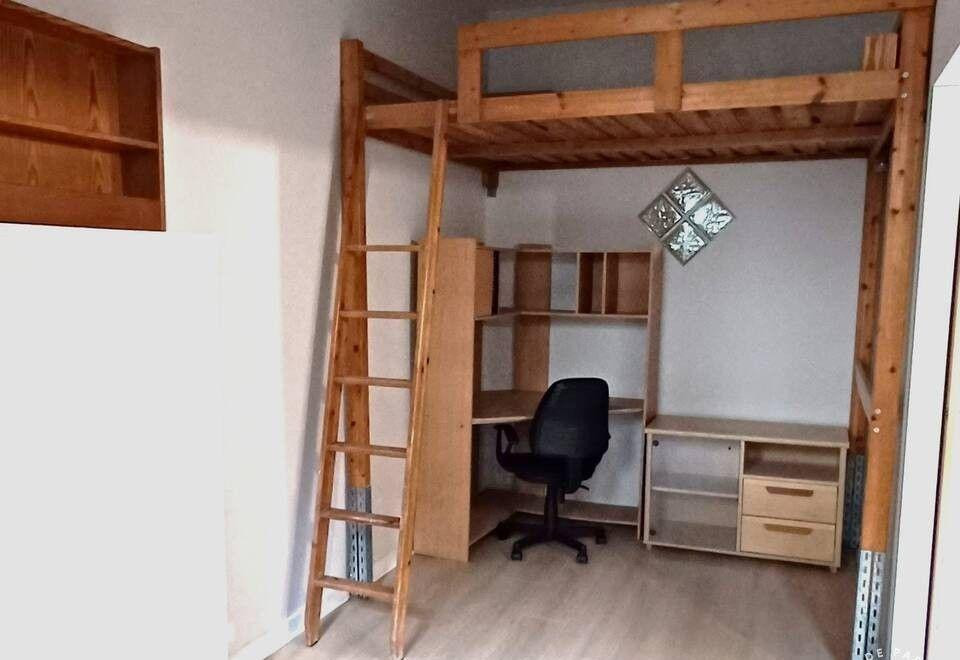 
                                                Location
                                                 Beau studio 30m² rénové et partiellement équipé