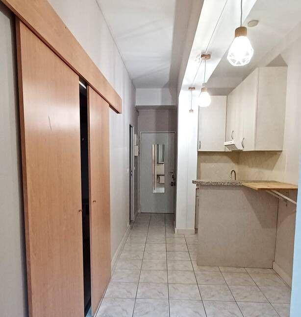 
                                                Location
                                                 Beau studio 30m² rénové et partiellement équipé