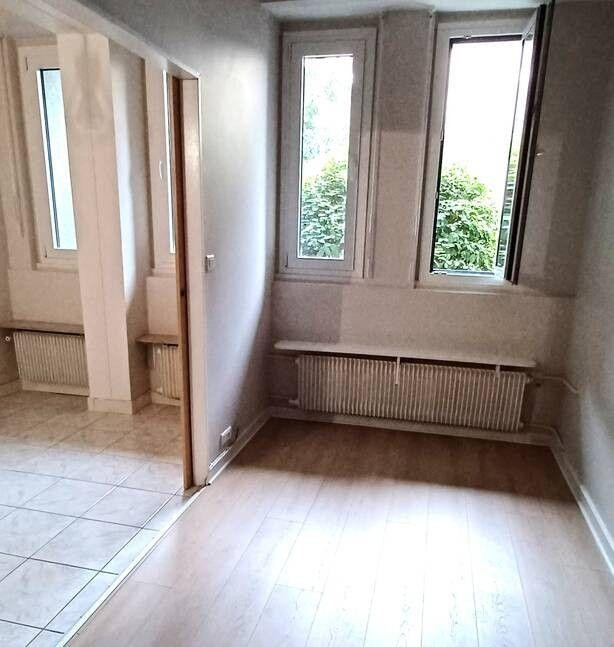 
                                                Location
                                                 Beau studio 30m² rénové et partiellement équipé