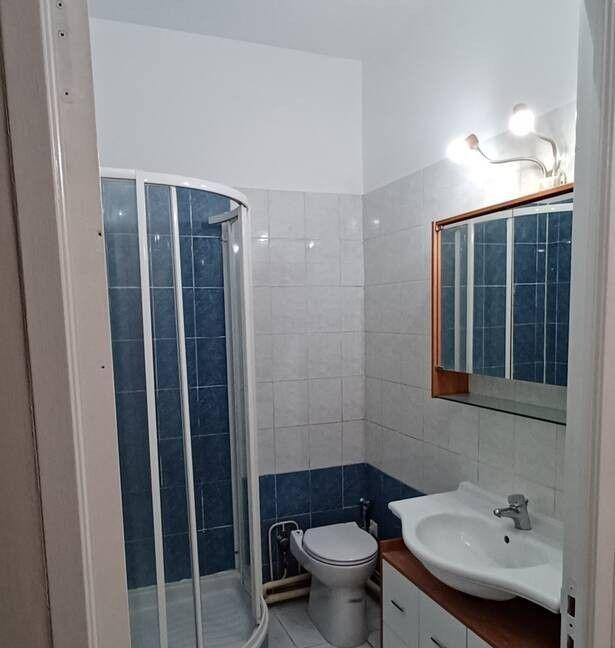 
                                                Location
                                                 Beau studio 30m² rénové et partiellement équipé