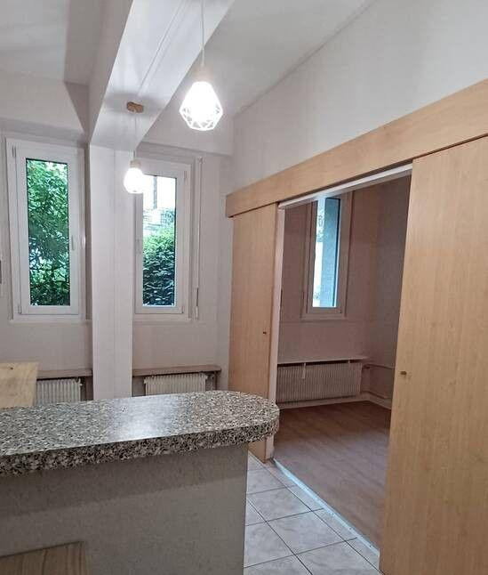 
                                                Location
                                                 Beau studio 30m² rénové et partiellement équipé
