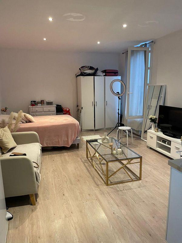 
                                                Location
                                                 Beau studio 31 m² dans résidence calme