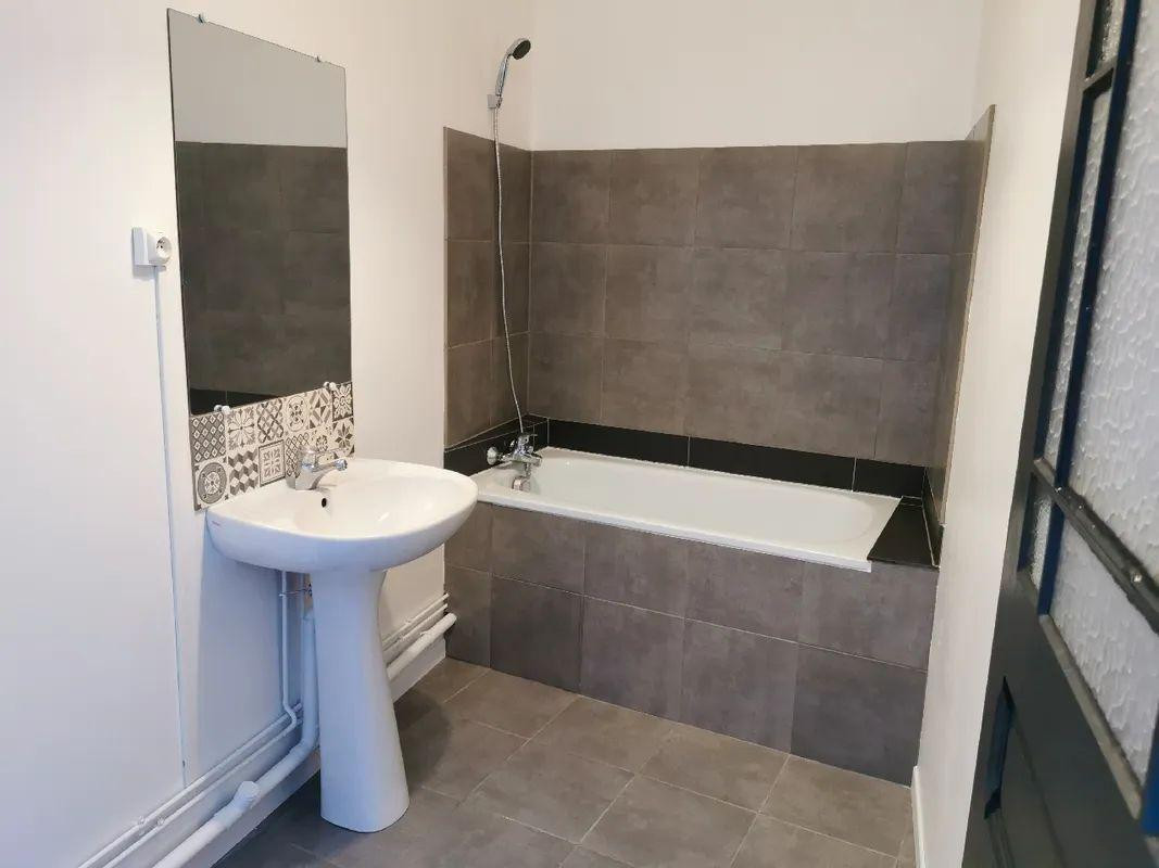 
                                                Location
                                                 Beau studio 31m² sur cour au calme