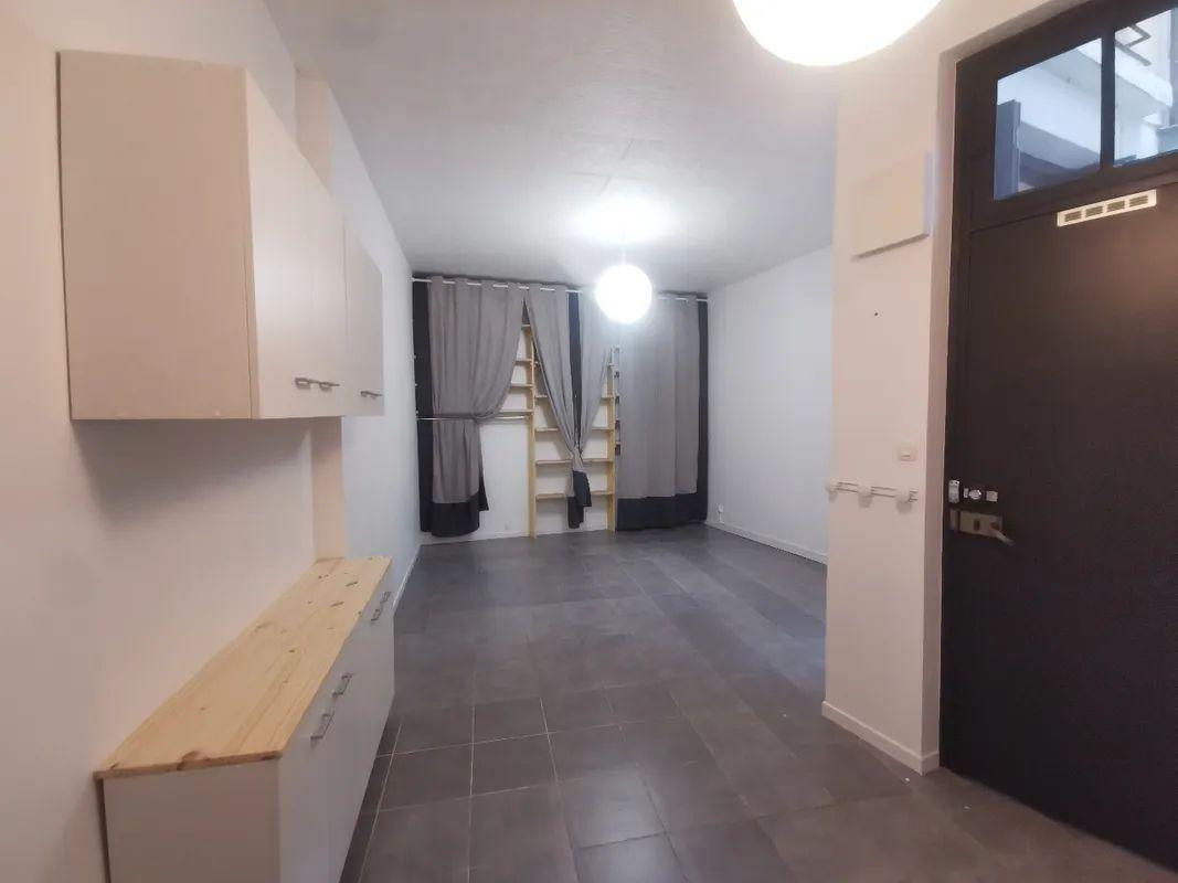 
                                                Location
                                                 Beau studio 31m² sur cour au calme