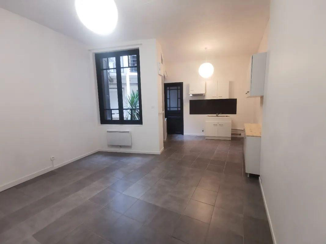 
                                                Location
                                                 Beau studio 31m² sur cour au calme