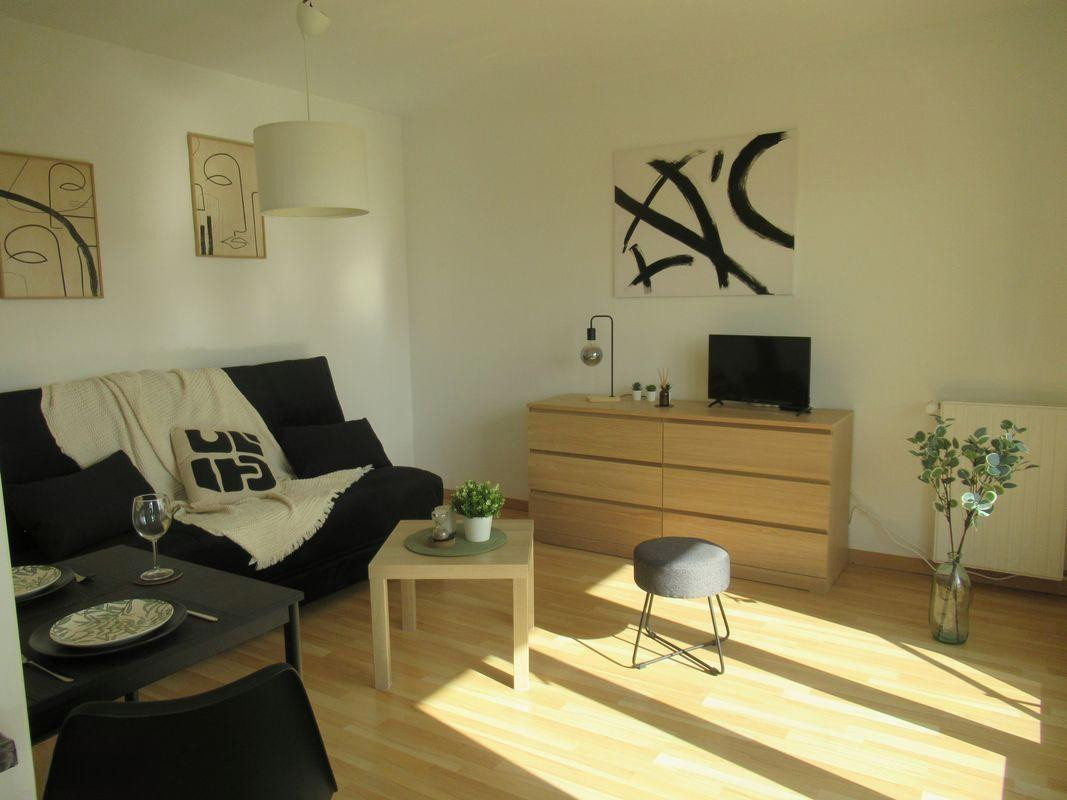 
                                                Location
                                                 Beau studio 34.5m² Villeboeuf vaste balcon