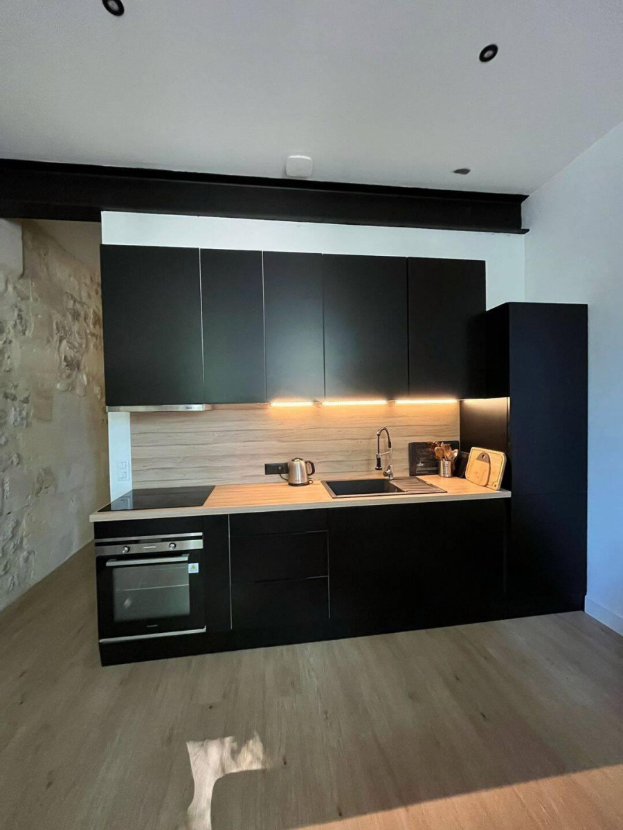 
                                                Location
                                                 Beau studio 37m² lumineux avec vue exceptionnelle