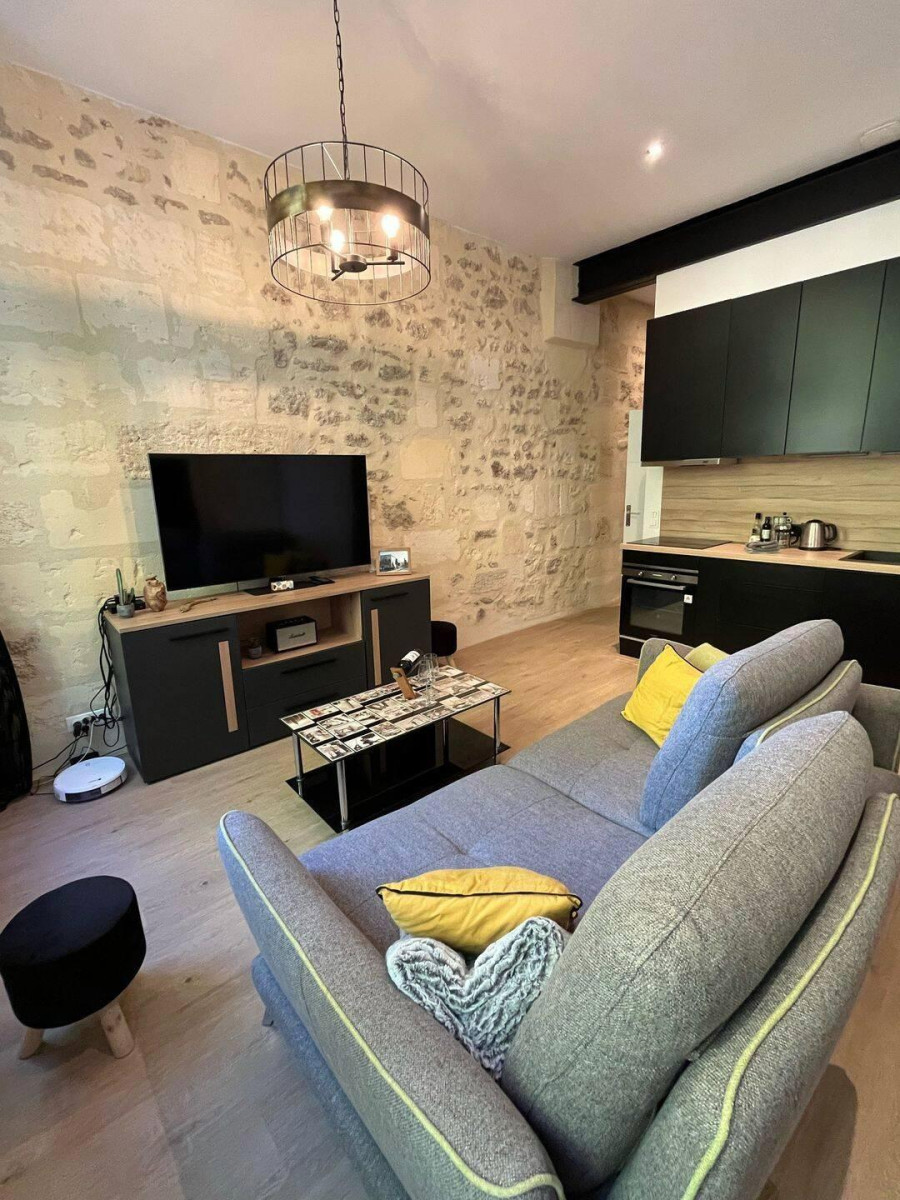 
                                                Location
                                                 Beau studio 37m² lumineux avec vue exceptionnelle