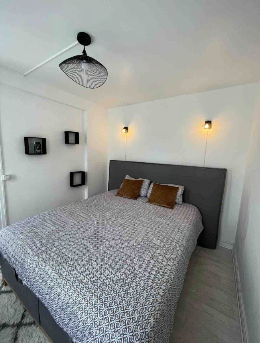 
                                                Location
                                                 Beau studio 39m² avec balcon face à la Seine