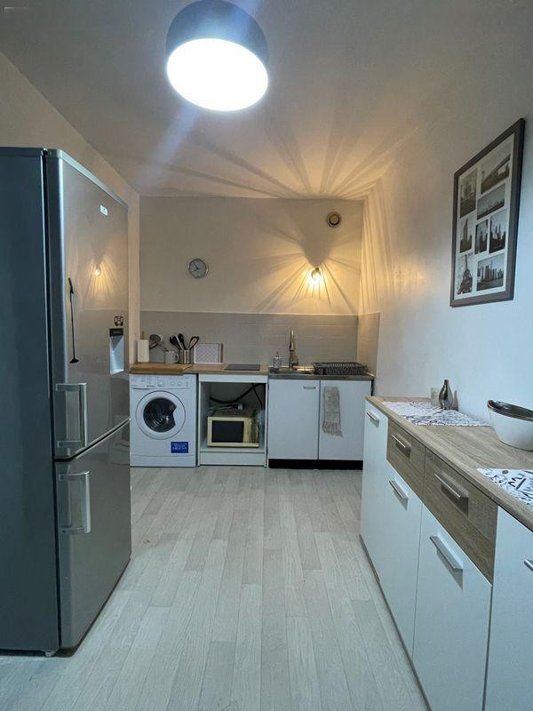 
                                                Location
                                                 Beau studio 41m² lumineux balcon exposé Sud