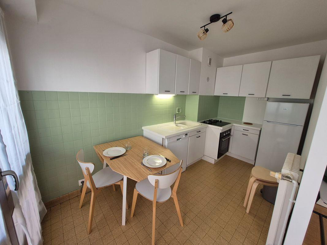 
                                                Location
                                                 Beau studio 43m² meublé