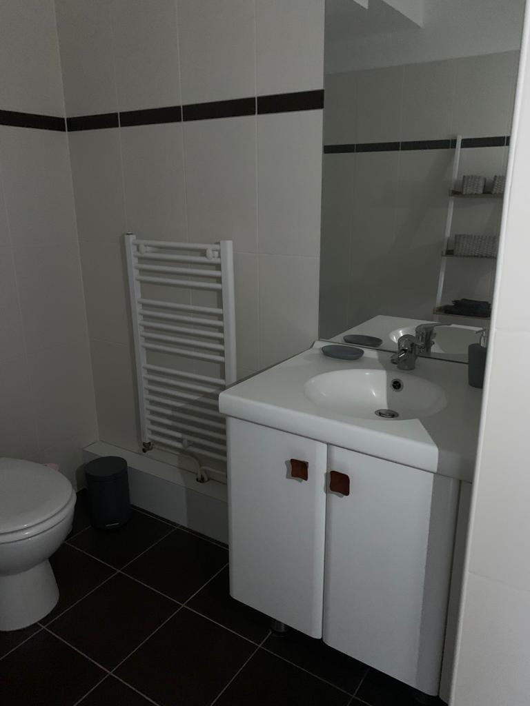 
                                                Location
                                                 Beau Studio à louer