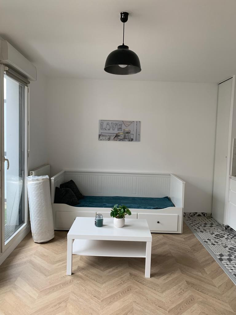 
                                                Location
                                                 Beau Studio à louer