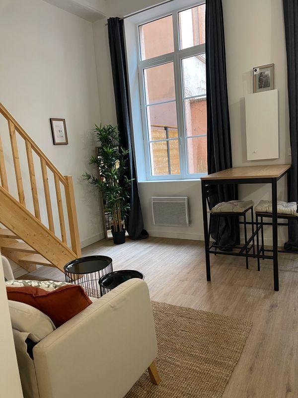 
                                                Location
                                                 Beau studio avec terrasse et mezzanine à Boulogne