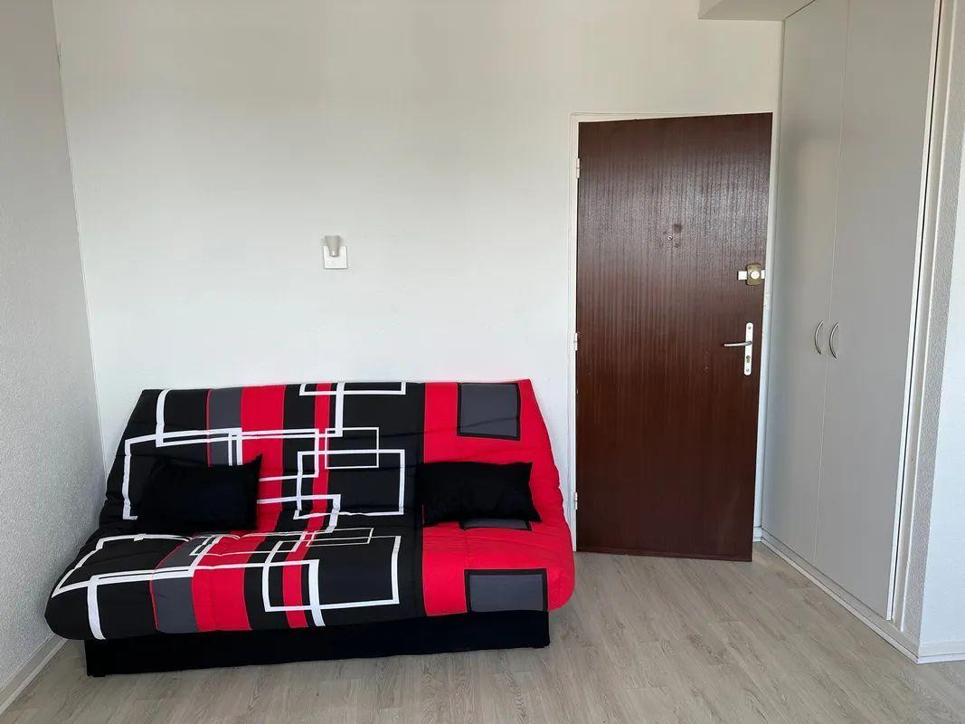 
                                                Location
                                                 Beau studio avec vue dégagée