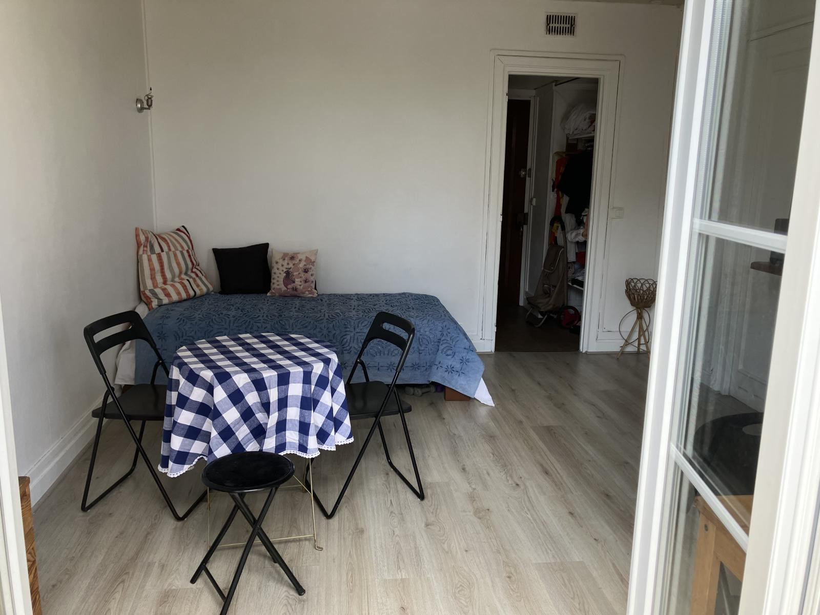 
                                                Location
                                                 Beau Studio Calme Grande Terrasse Sud