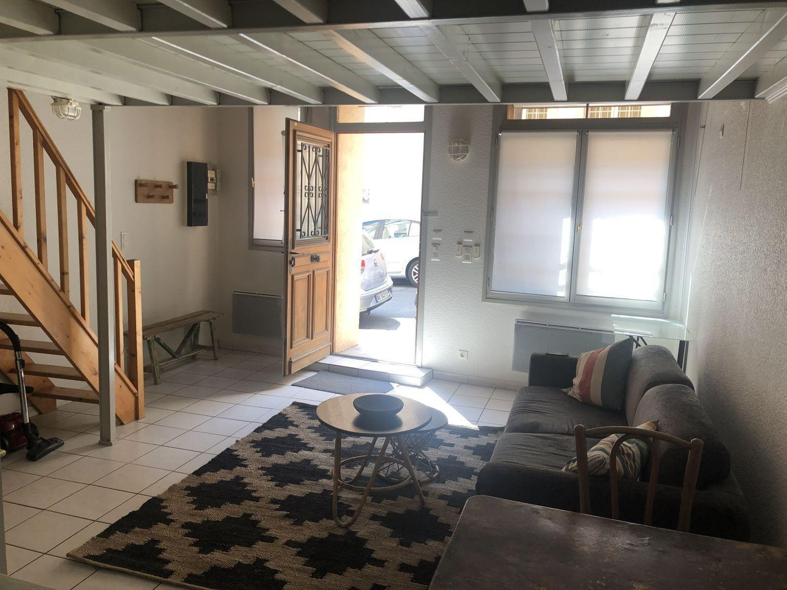 
                                                Location
                                                 Beau studio Canut - Rue des chartreux Crois-Rousse