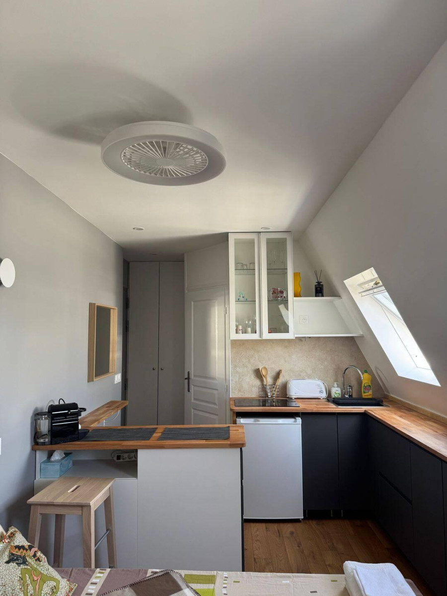 
                                                Location
                                                 Beau studio cosy 18m² Place Victor Hugo