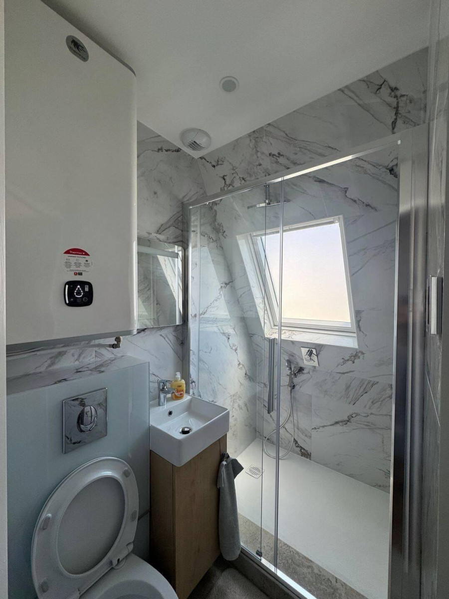 
                                                Location
                                                 Beau studio cosy 18m² Place Victor Hugo