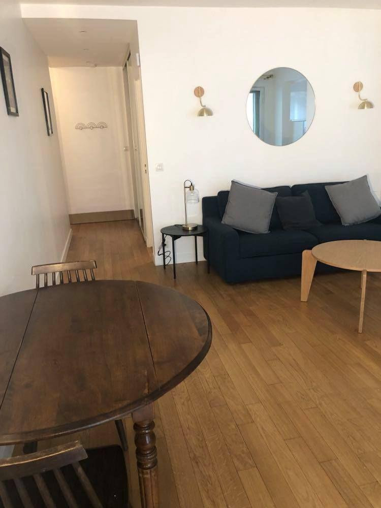 
                                                Location
                                                 Beau studio cosy 33m²  refait, et meublé Paris 6