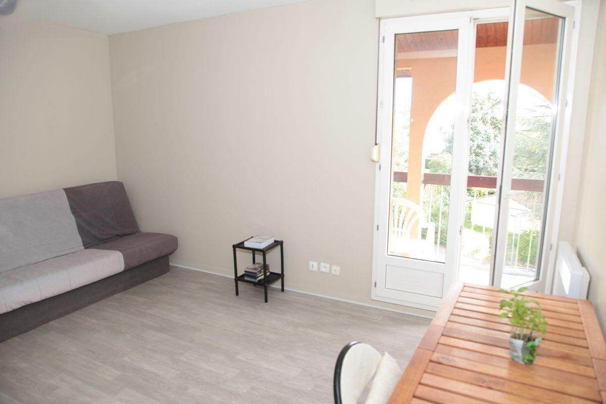 
                                                Location
                                                 Beau studio Cosy