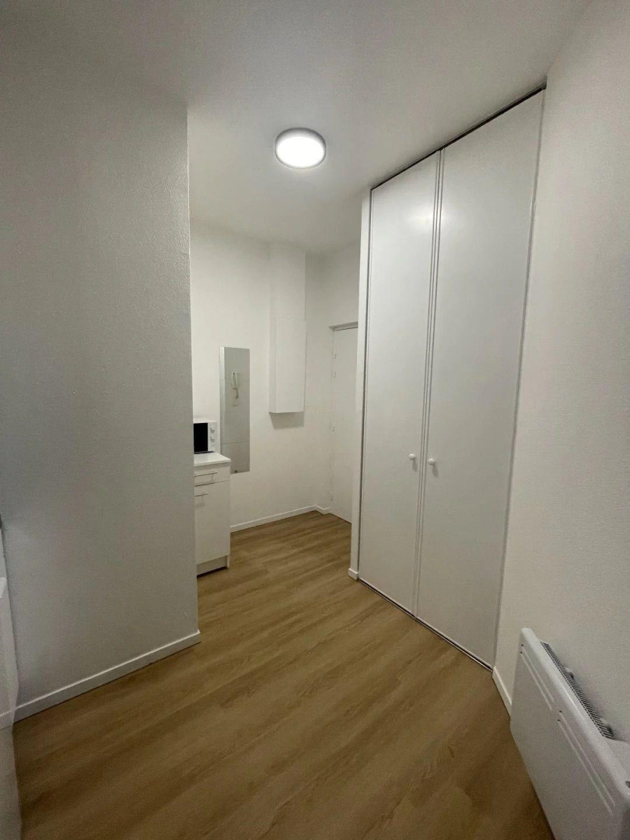 
                                                Location
                                                 Beau studio dans résidence sécurisée