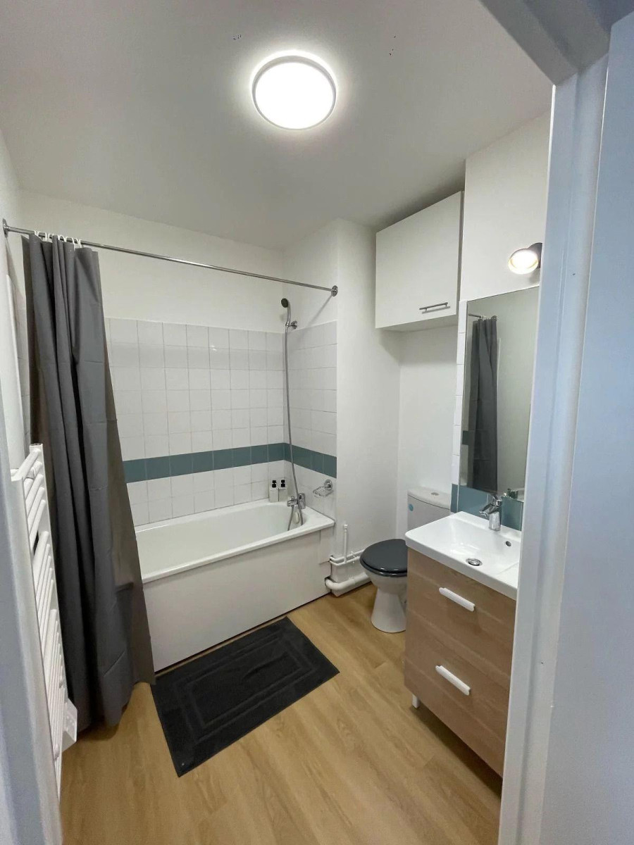 
                                                Location
                                                 Beau studio dans résidence sécurisée