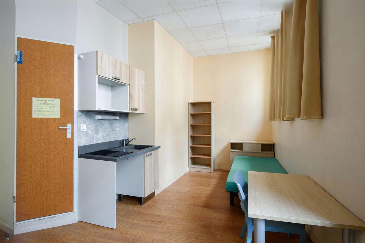 
                                                Location
                                                 Beau studio de 18 m2 avec cuisine privative