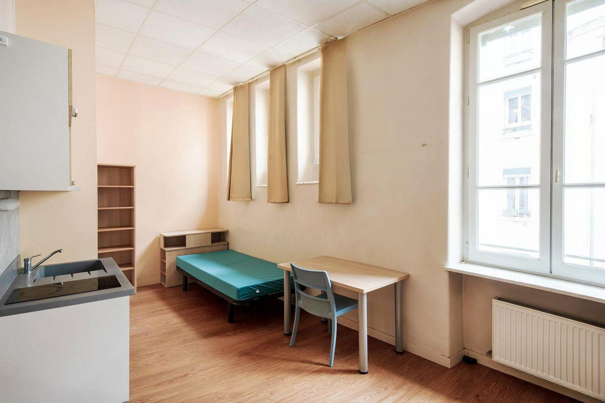 
                                                Location
                                                 Beau studio de 18 m2 avec cuisine privative