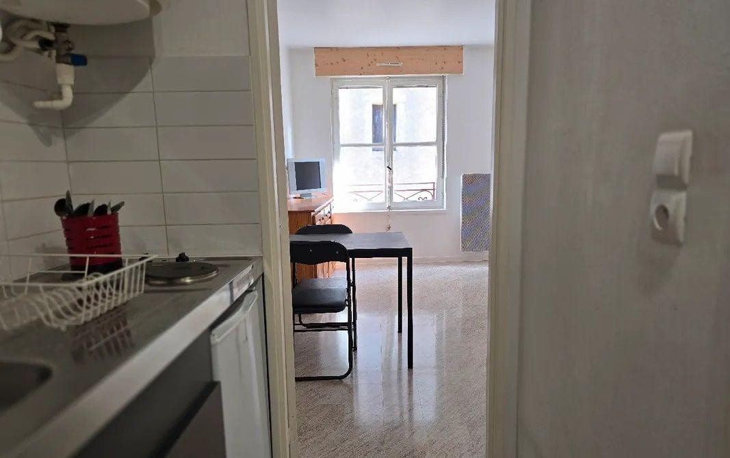 
                                                Location
                                                 Beau studio de 20m² idéal pour étudiant(e)