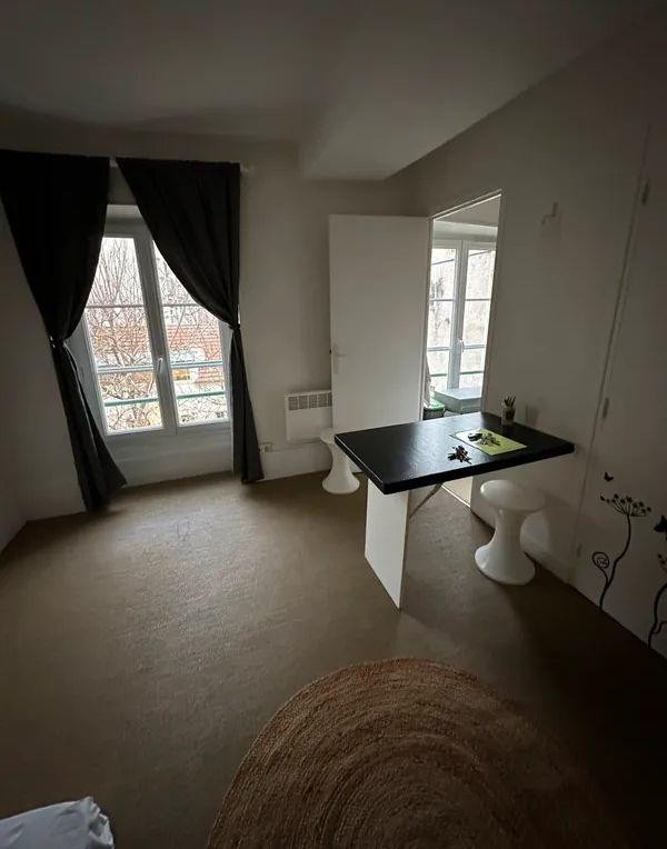 
                                                Location
                                                 Beau studio de 20m² très calme et très clair (Sud)