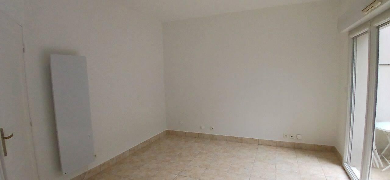 
                                                Location
                                                 Beau studio de 21 m² avec jardin et terrasse