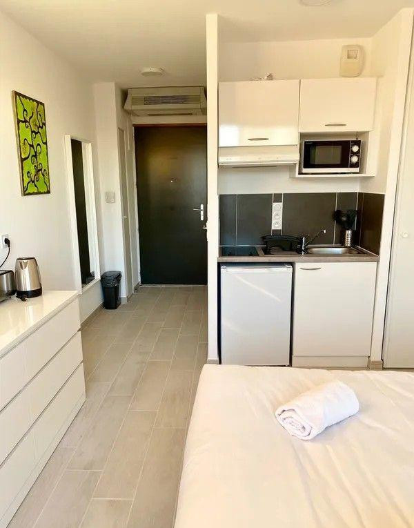
                                                Location
                                                 Beau studio de 25 m² meublé avec accès piscine