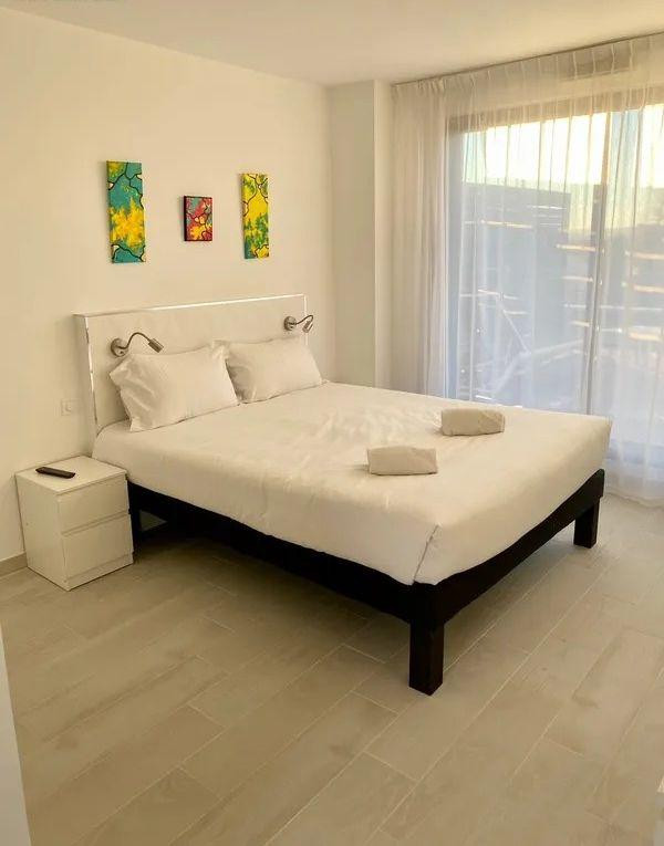 
                                                Location
                                                 Beau studio de 25 m² meublé avec accès piscine
