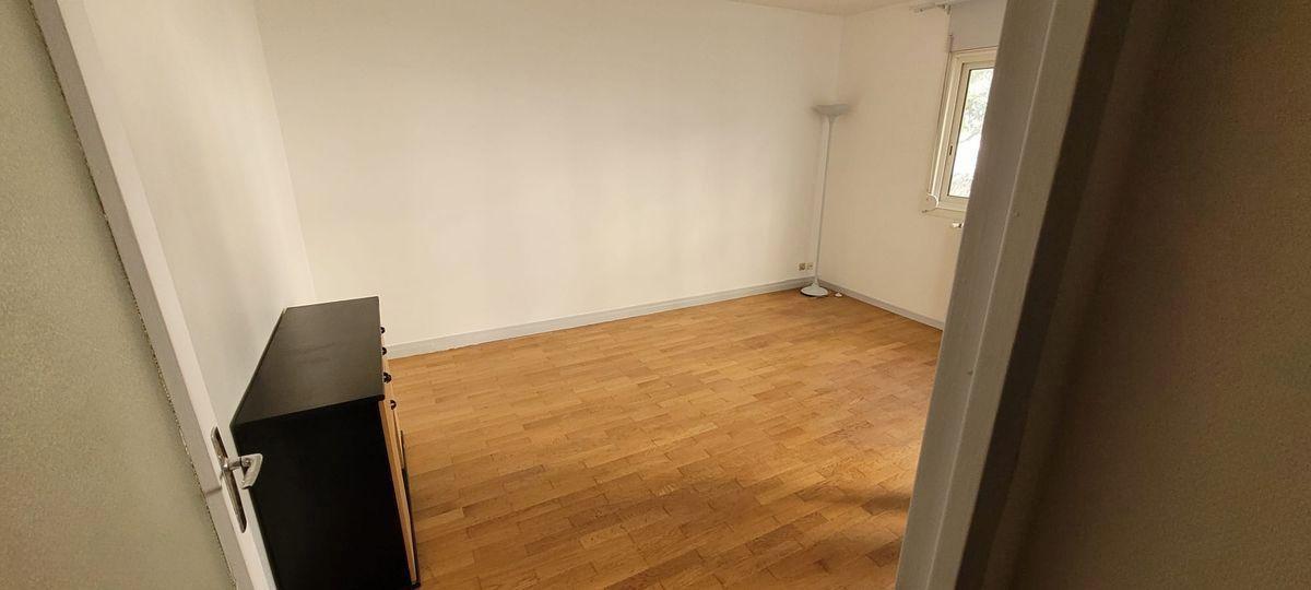 
                                                Location
                                                 Beau studio de 30m2 refait à neuf