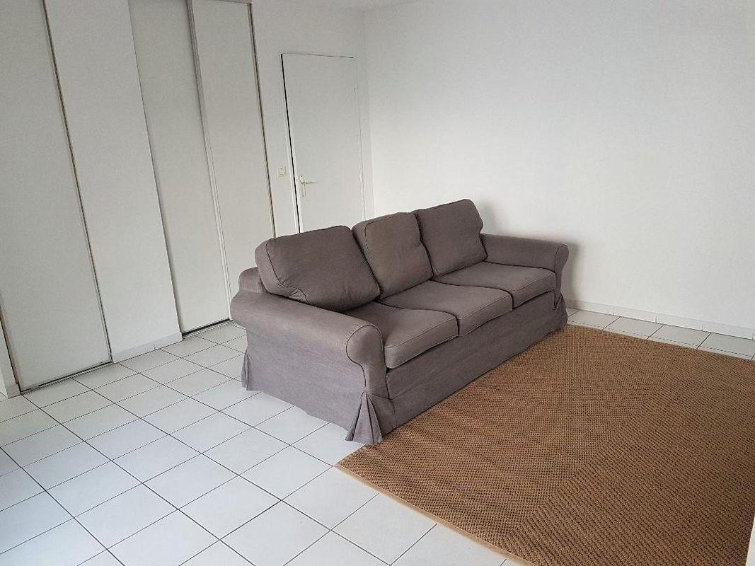 
                                                Location
                                                 Beau studio de 33m² meublé avec terrasse