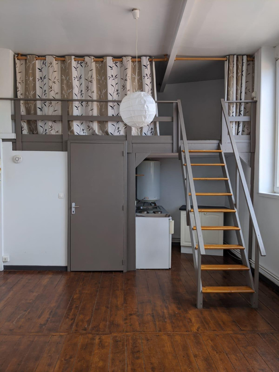 
                                                Location
                                                 Beau studio de 35m²