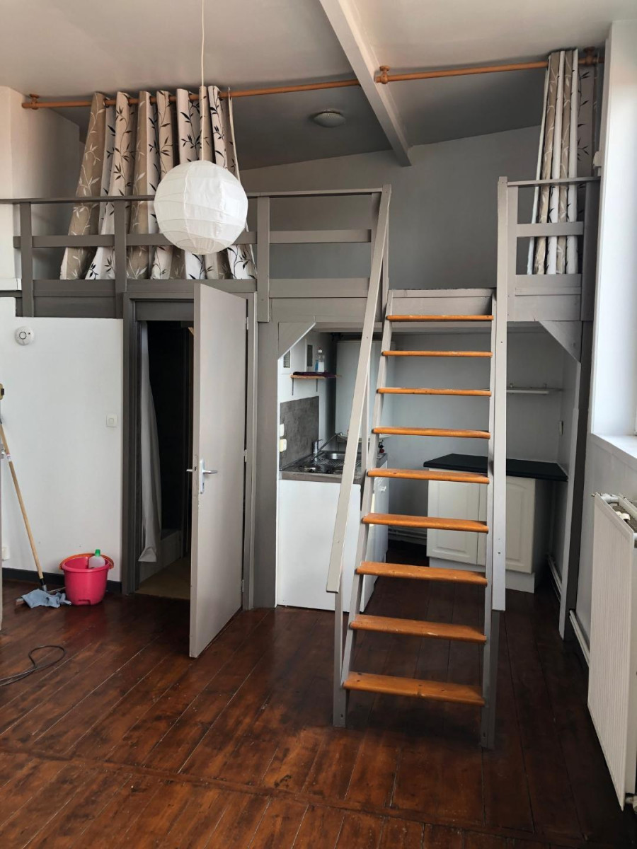 
                                                Location
                                                 Beau studio de 35m²