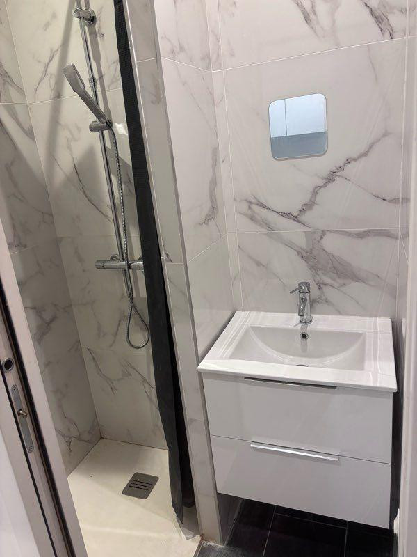 
                                                Location
                                                 Beau studio de17m2  EN FACE DU RER C