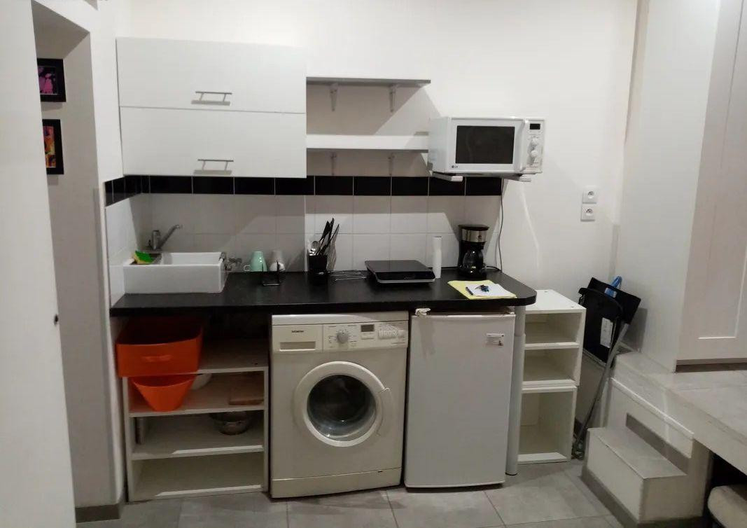 
                                                Location
                                                 Beau studio entièrement meublé 18m²