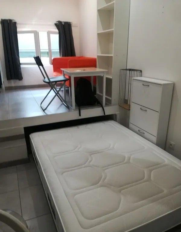
                                                Location
                                                 Beau studio entièrement meublé 18m²