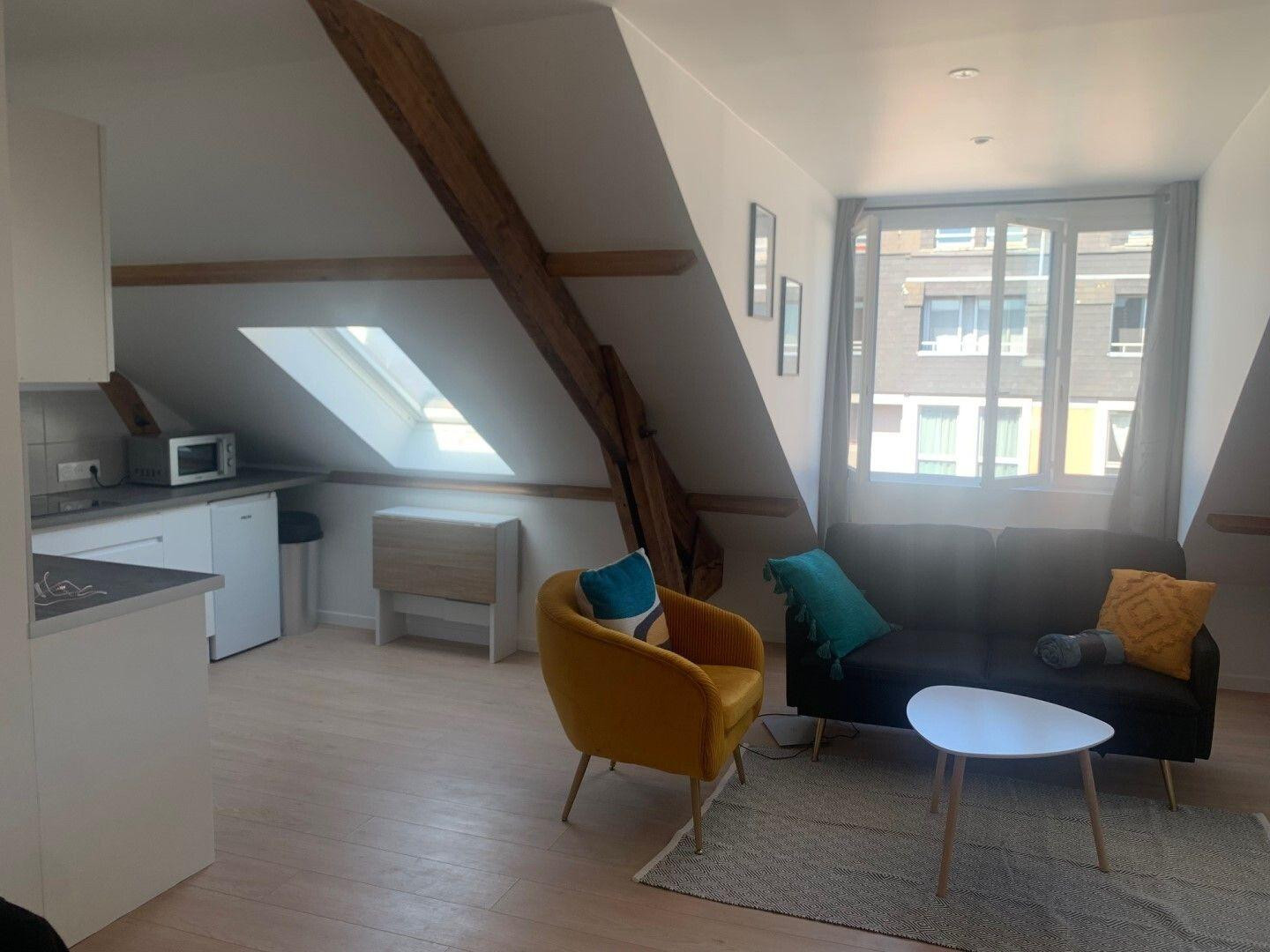 
                                                Location
                                                 Beau studio entièrement meublé 22m² refait à neuf